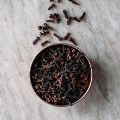 a small cup of cloves